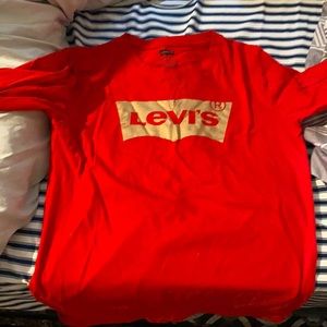 LEVI’s long sleeve tee